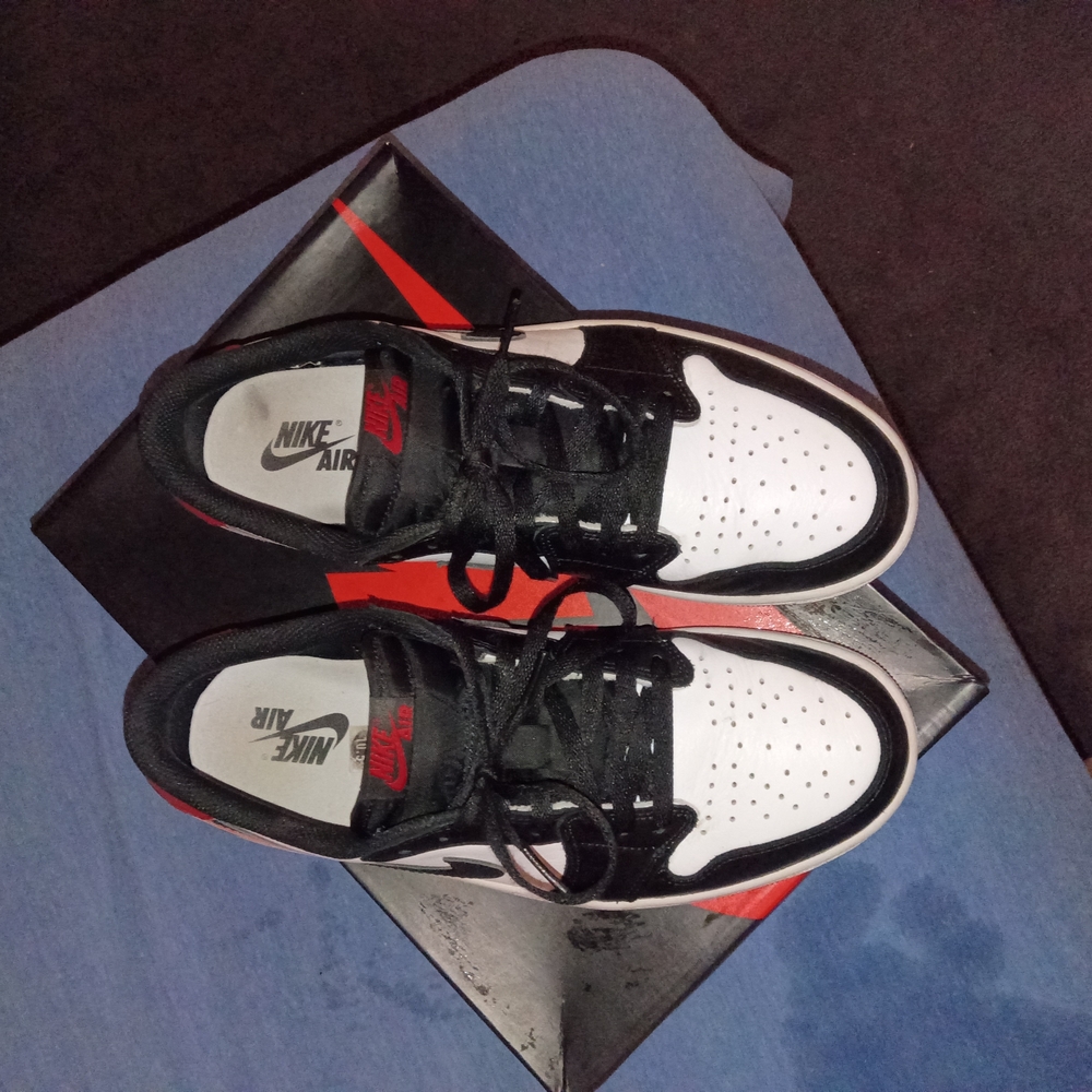 Jordan Men's Black, White, and Red Sneakers
